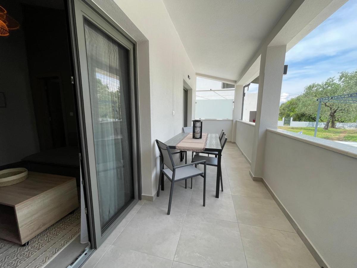 Vera Vita Apartments Skala Rachoni  エクステリア 写真